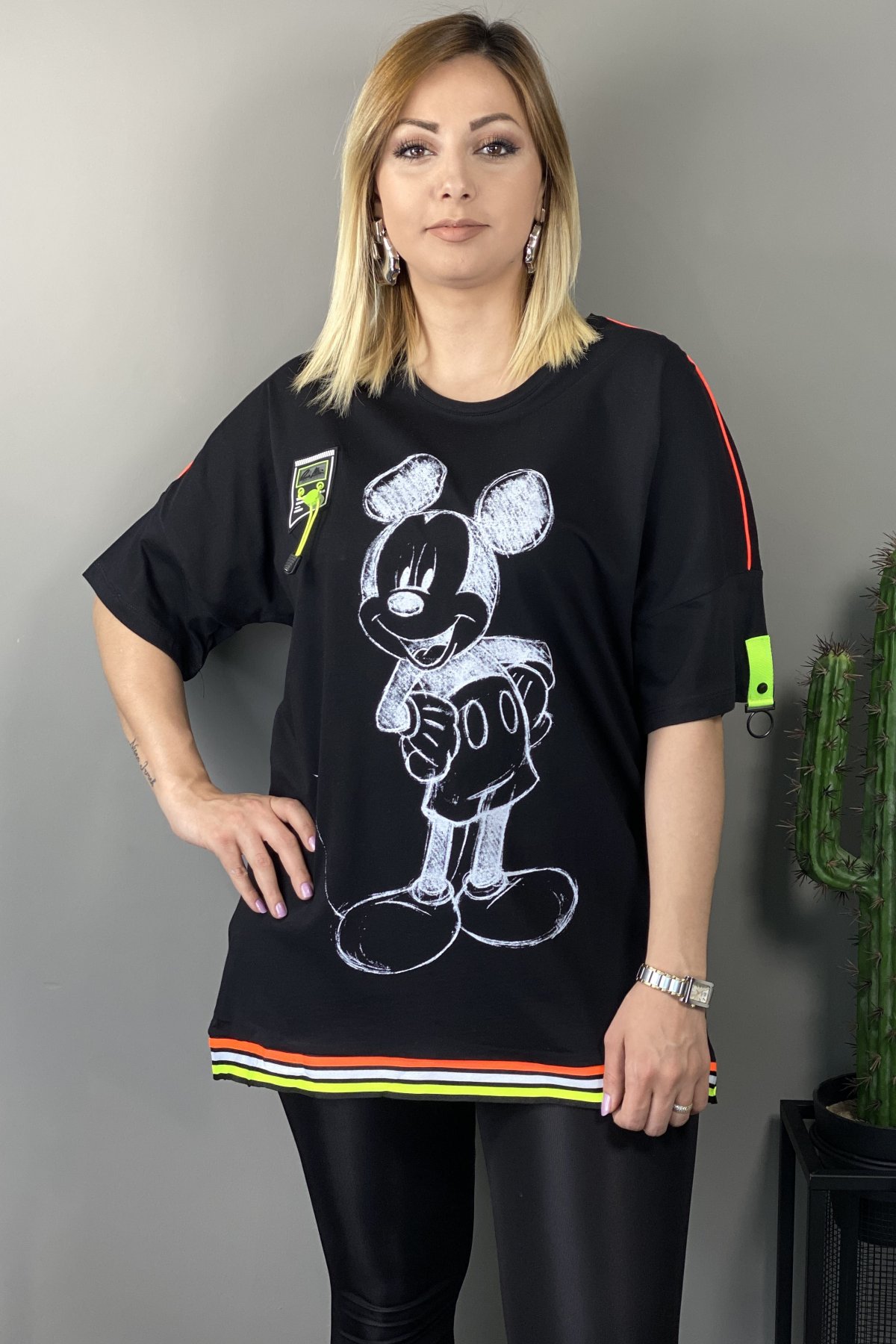 Büyük Beden Mickey Mouse Renkli Şerit Detaylı T Shırt 