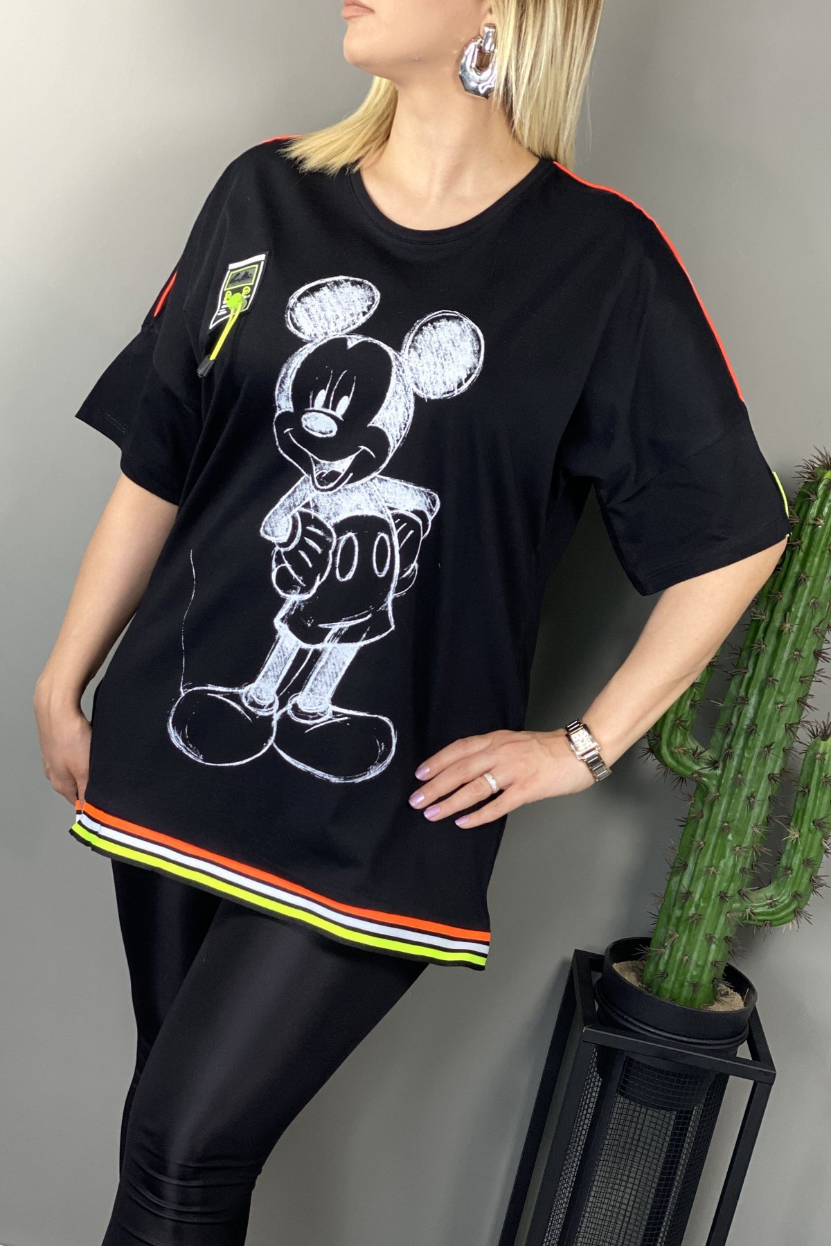 Büyük Beden Mickey Mouse Renkli Şerit Detaylı T Shırt 