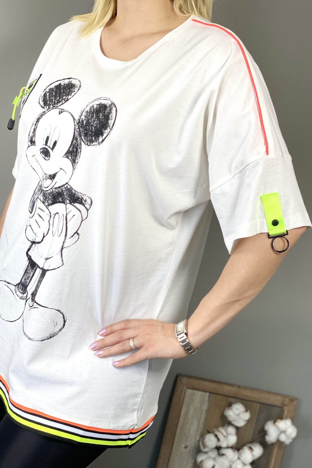Mickey Mouse Renkli Şerit Detaylı T Shırt 