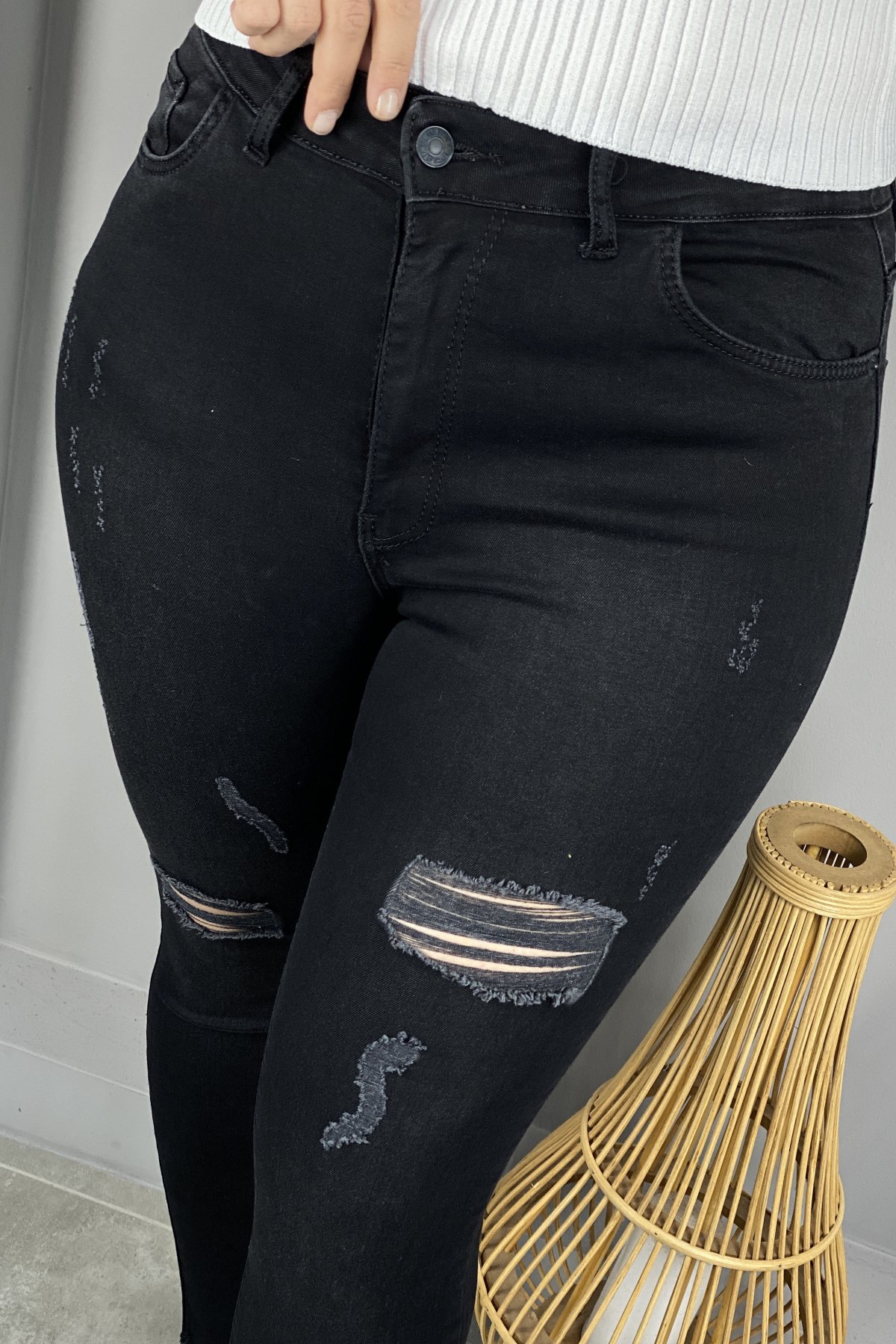 Paça Kesik Lazer Yırtık Detaylı Kot Pantolon 