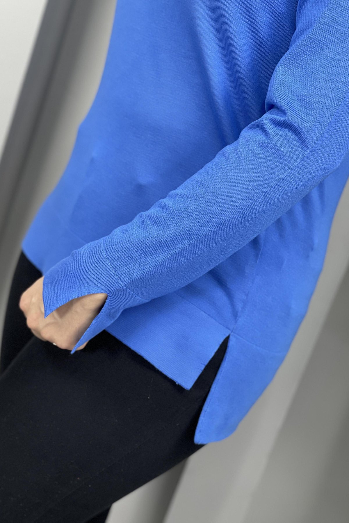 Kol Ve Eteği Yırtmaç Detay V Yaka Triko Bluz 