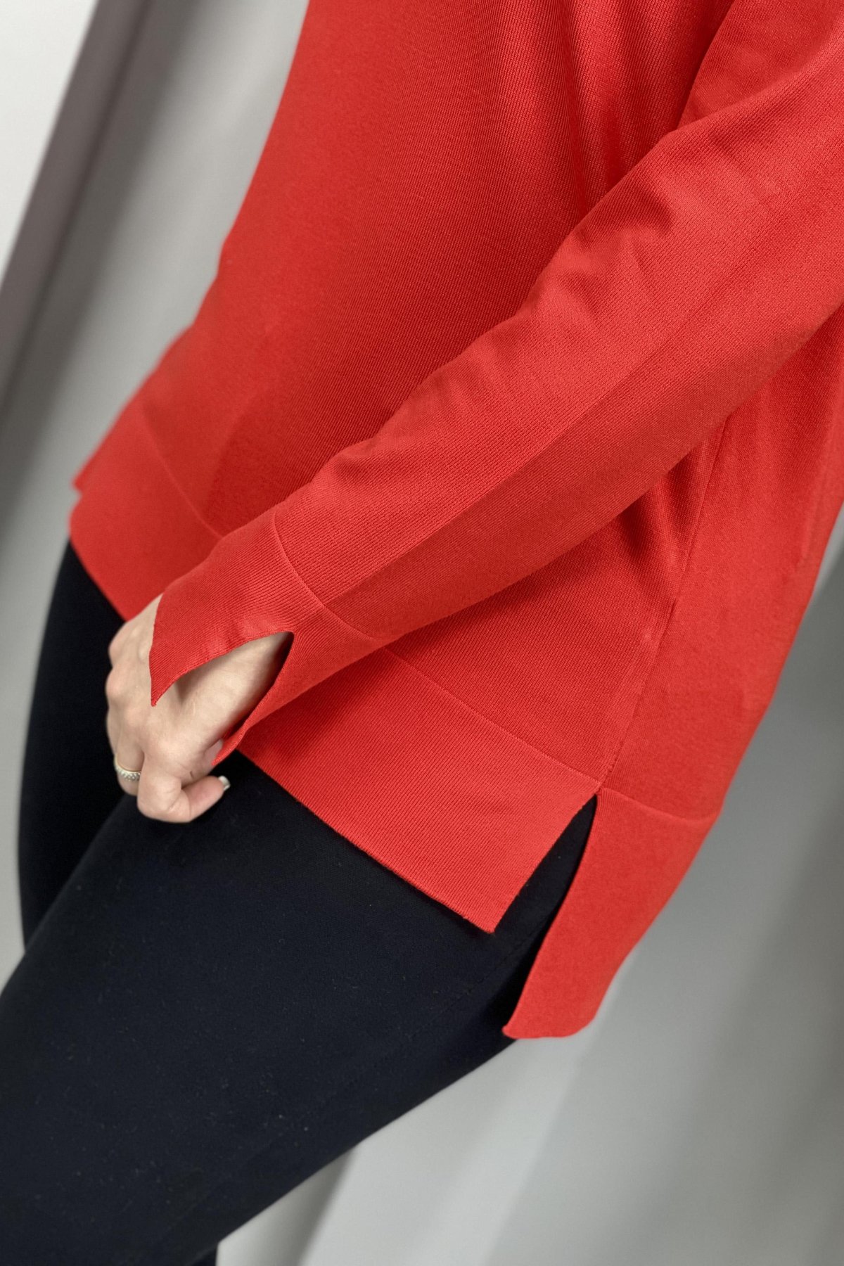 Kol Ve Eteği Yırtmaç Detay V Yaka Triko Bluz 