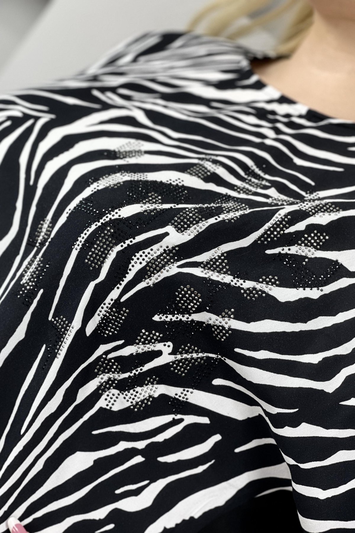 Zebra Desen Taşlı Bluz 